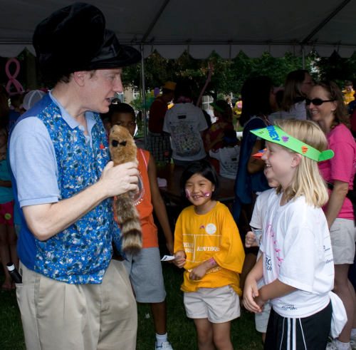 Chirstmas Party Magician St. Louis - close up magic